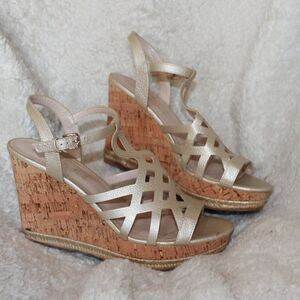 🌟Gold platform wedge  sandals size 11